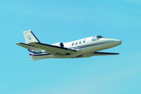 Cessna 501 Citation I kollidiert mit Hochspannungsleitung