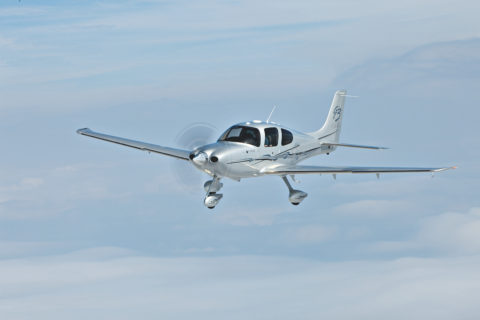 Geländekollision einer Cirrus SR22: VFR-Flug trotz schlechter Sicht