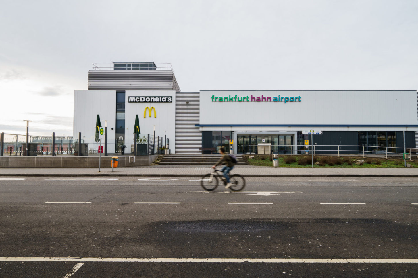 Wer hat den Flughafen Hahn gekauft?