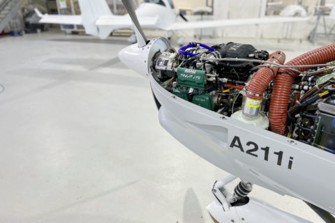 Aquila A211i