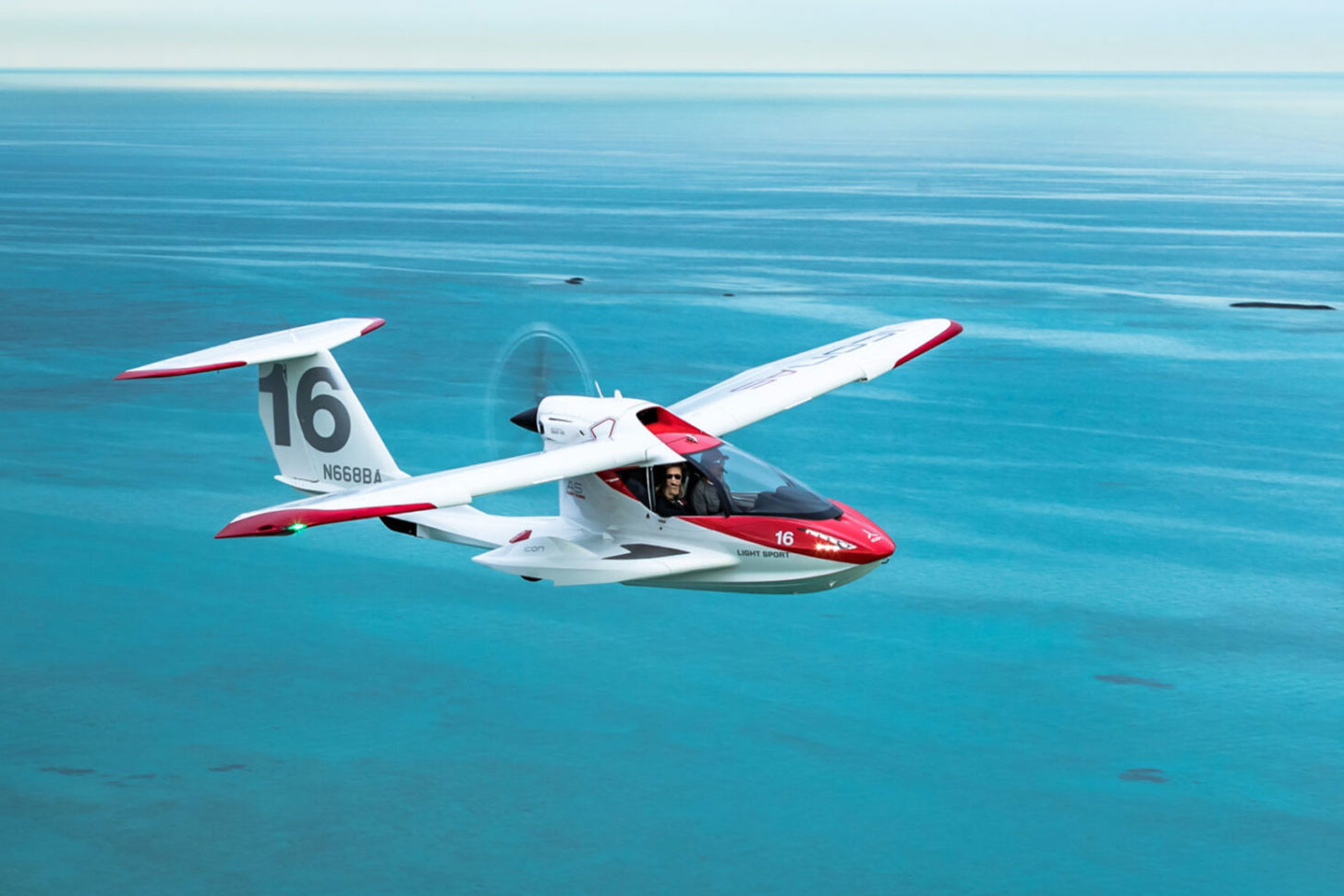Das Amphibienflugzeug ICON A5 hat eine Reisegeschwindigkeit von 95 Knoten bzw. 176 km/h.