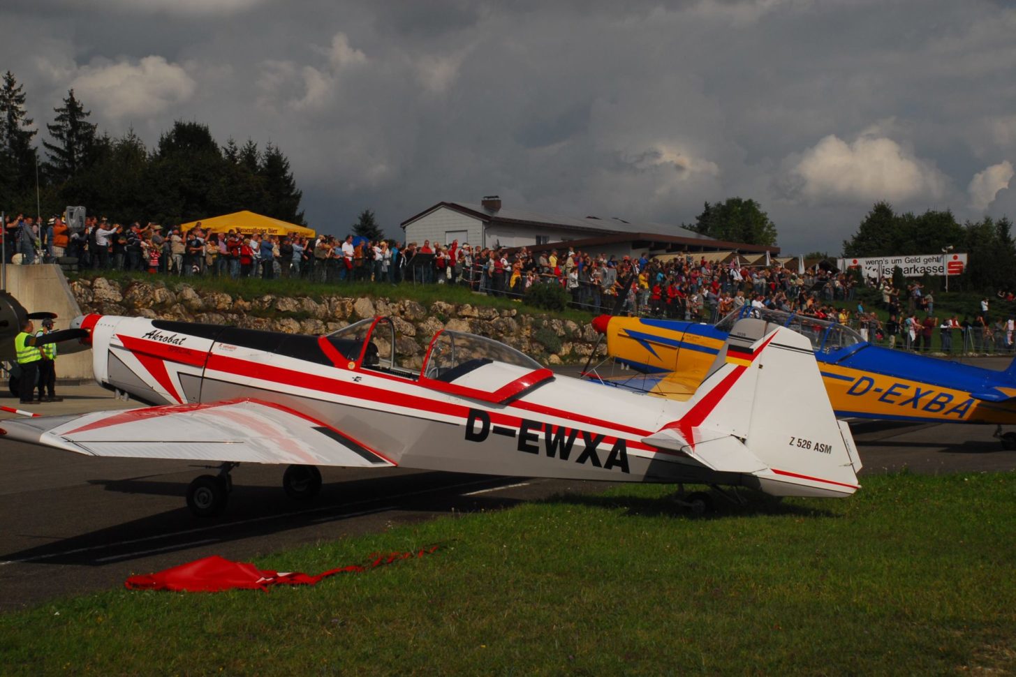 Spornradflugzeug am Flugplatz Aale