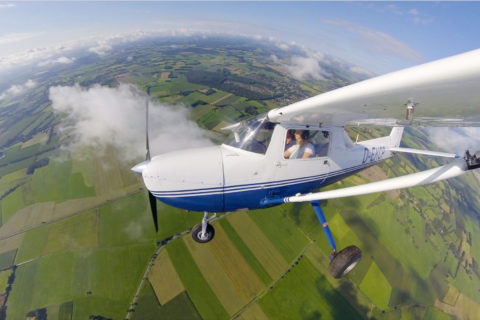 Koordination gefragt: Beim Kurvenflug müssen Quer- und Seitenruderausschläge aufeinander abgestimmt sein.