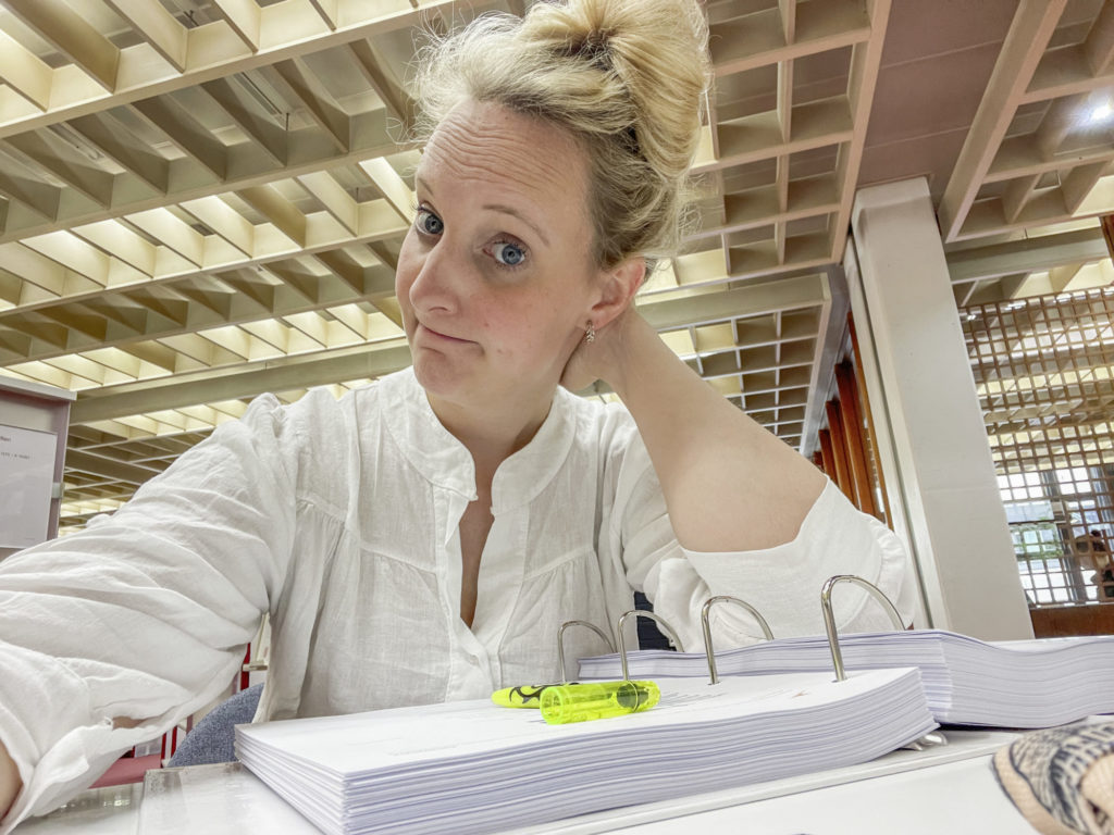 Zurück in die Vergangenheit: Isabella lernt gern in der Uni-Bibliothek, denn hier hat sie Ruhe und kaum Ablenkung.