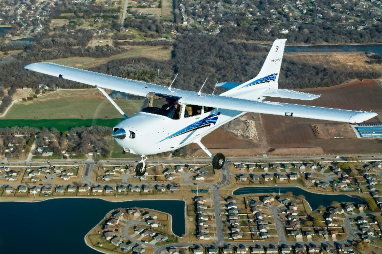 Ab sofort möglich: Blefirei tanken mit Cessna 172 R und S.