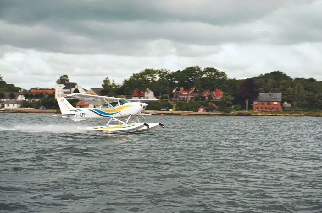 Wer ein Wasserflugzeug fliegen und landen möchte, braucht ein Seaplane Rating.